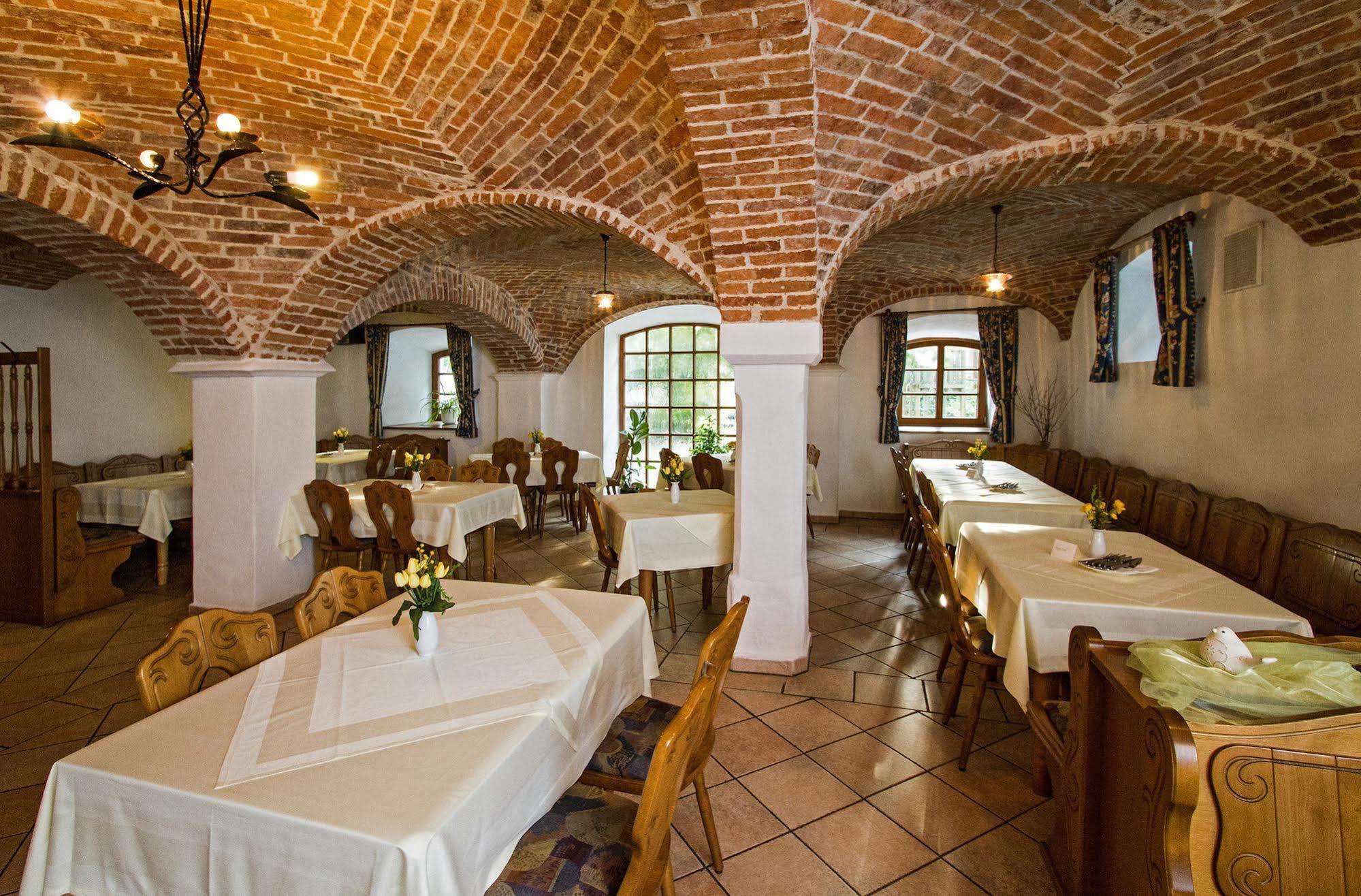 Brauereigasthof Stanglbraeu Hausen  Exterior photo